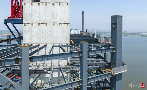 臨港在建最高標志性建筑雛形初現,九月底主樓核心筒封頂